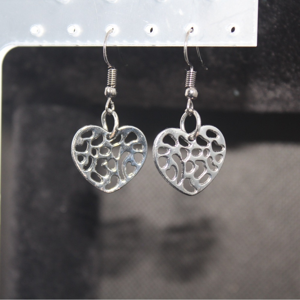 NWT Paparazzi Silver Heart Dangle Earrings